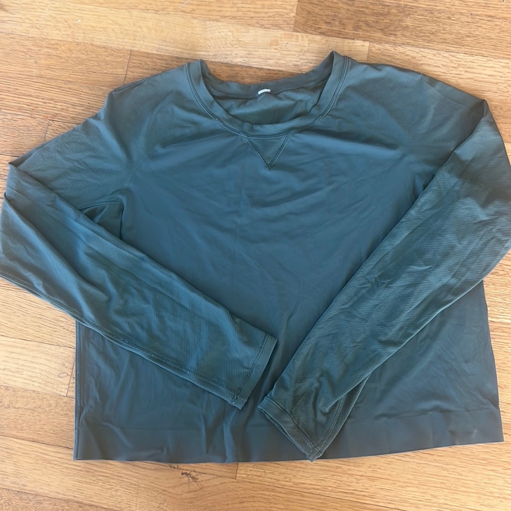 Lulu lemon long sleeve shirt in green super comfortable
